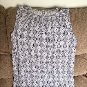 Croft & Barrow Sleeveless top with keyhole opening. Size Medium